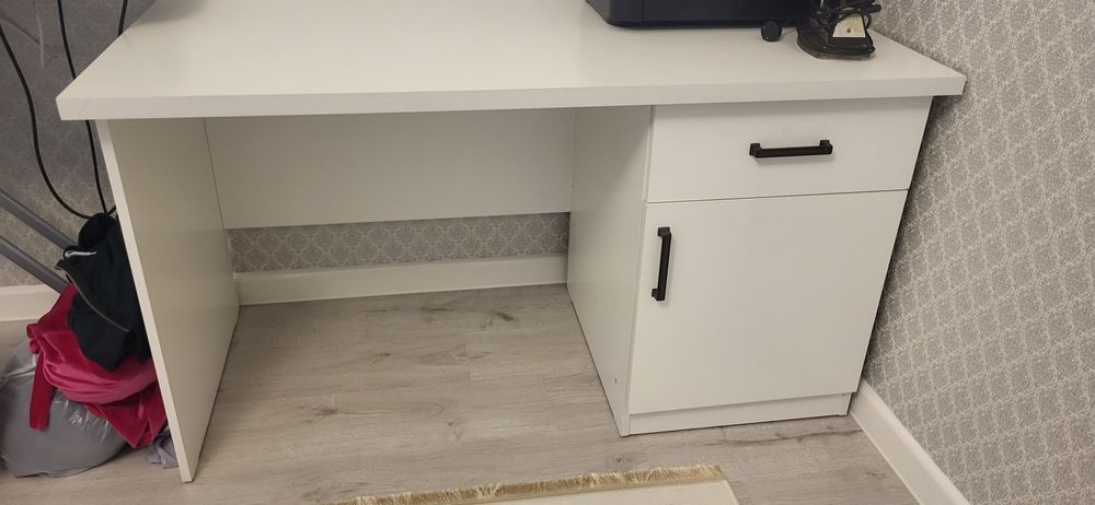 Үстел сатылады!!!