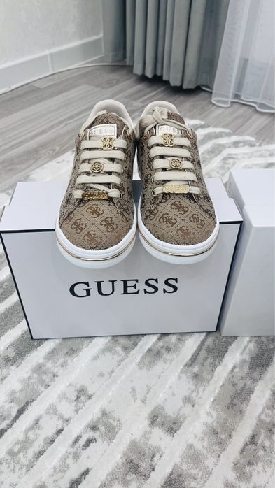 Сумкт Guess из Америки