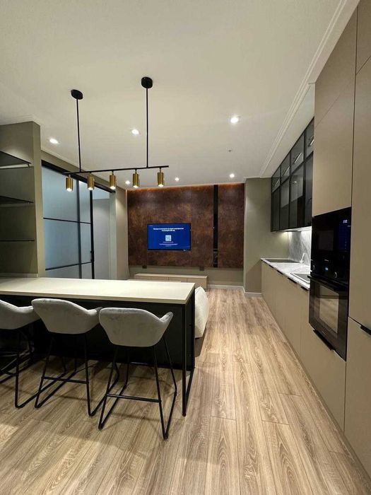 Продаю свою квартиру в .Anhor rezidens" В центре города.