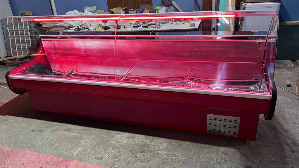 Vitrina frigorifica orizontala pentru mezeluri cu lumina led