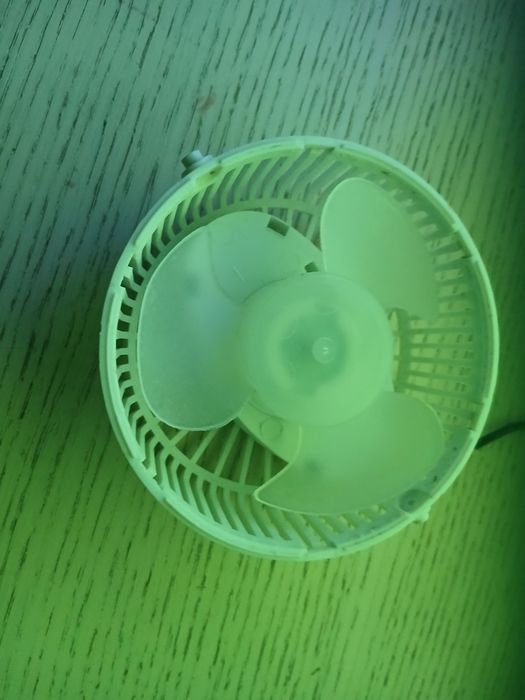Ventilator pe baterie mic