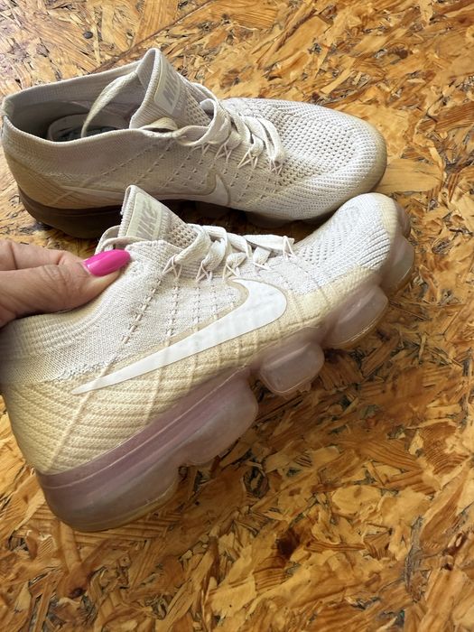 Дамски маратонки найк