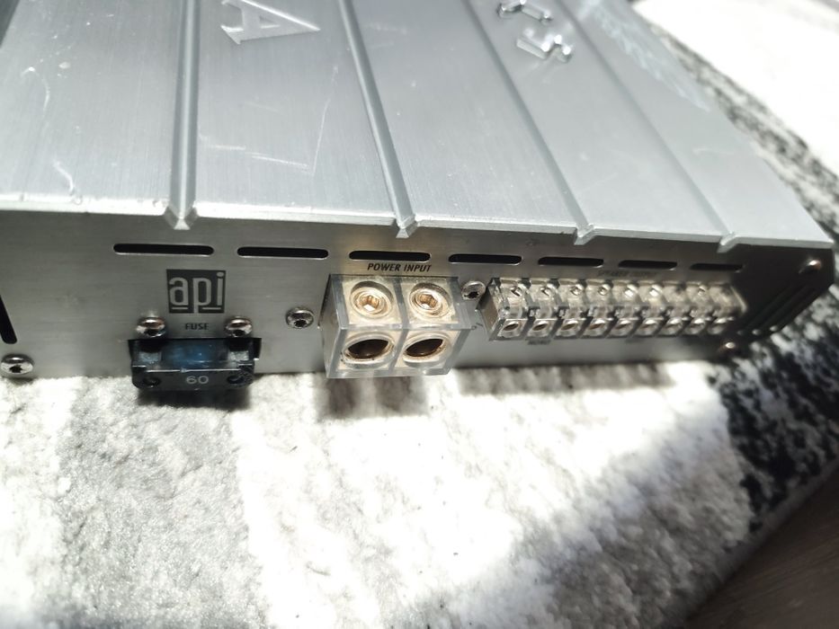 Amplificatoare auto Hifonics Crunch Kicker Jbl nu Hertz Helix Alpine