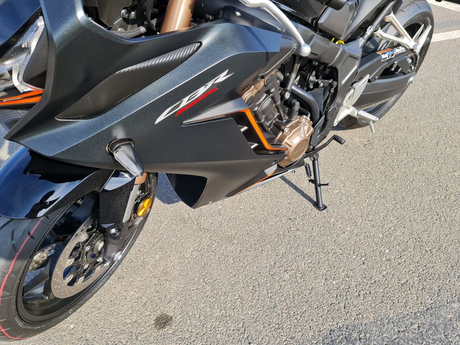 Vand Honda CBR 650R 2023 ca noua  2600km