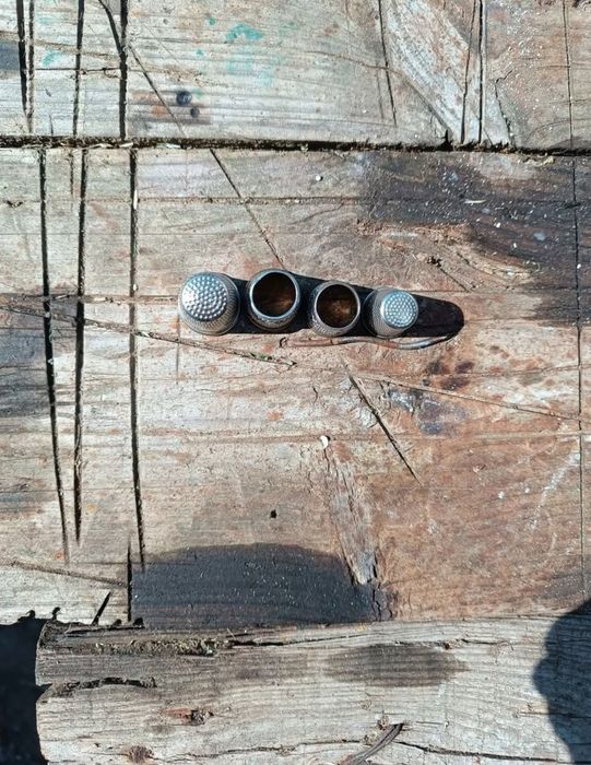 Продавам четири шивашки напръстници