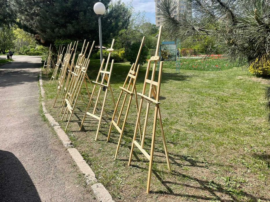 Аренда больших деревянных мольбертов