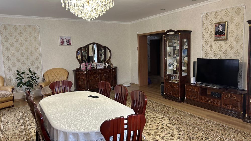 Продом кирпичный дом с мансардой