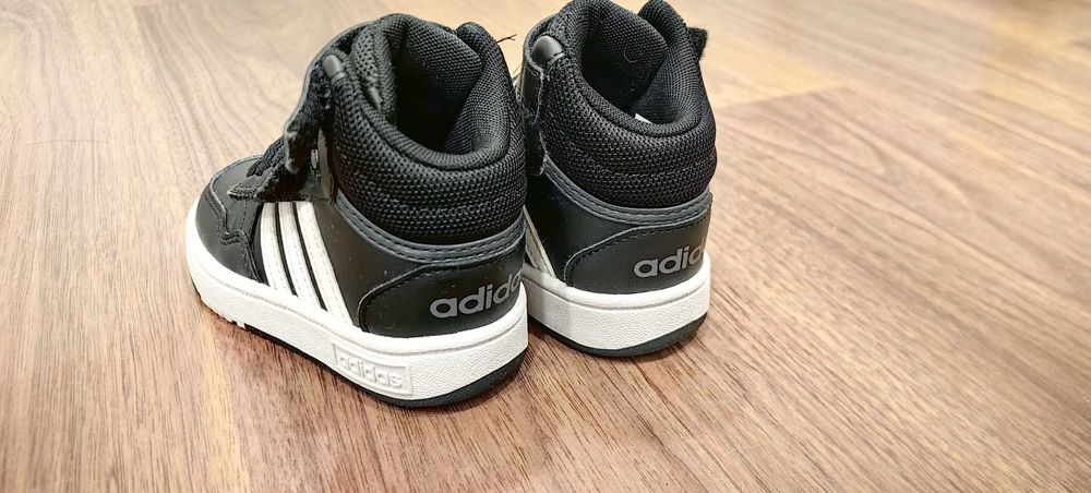 Ботички Adidas 22