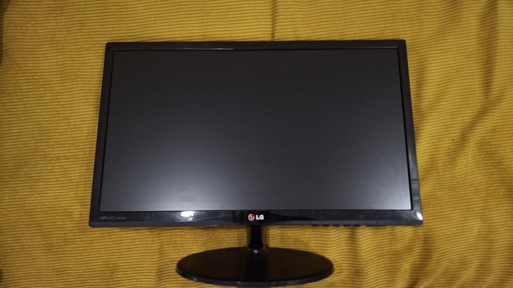 Монитор LG 23EA53TA