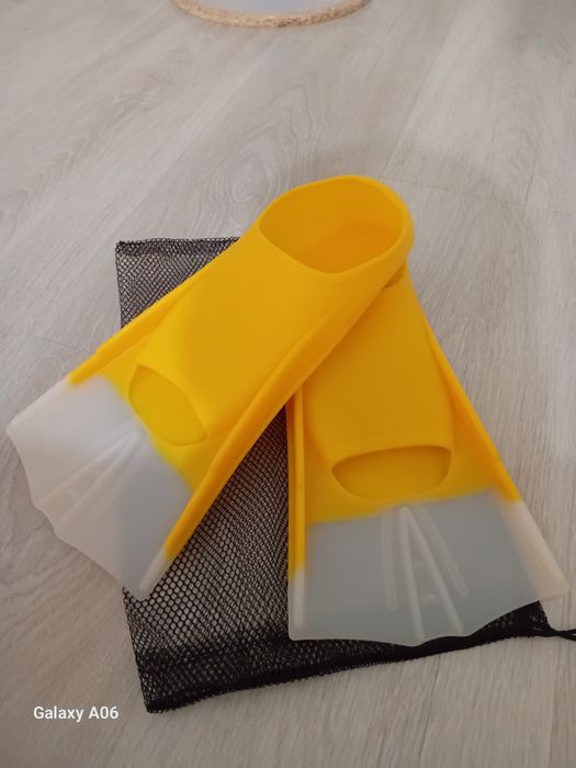 Продам ласты,очки,шапки,плавки для плаванья