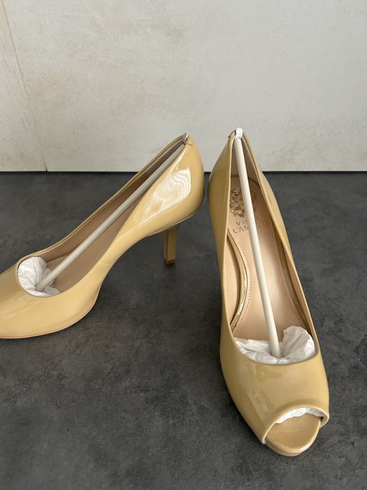 Женские лаковые туфли