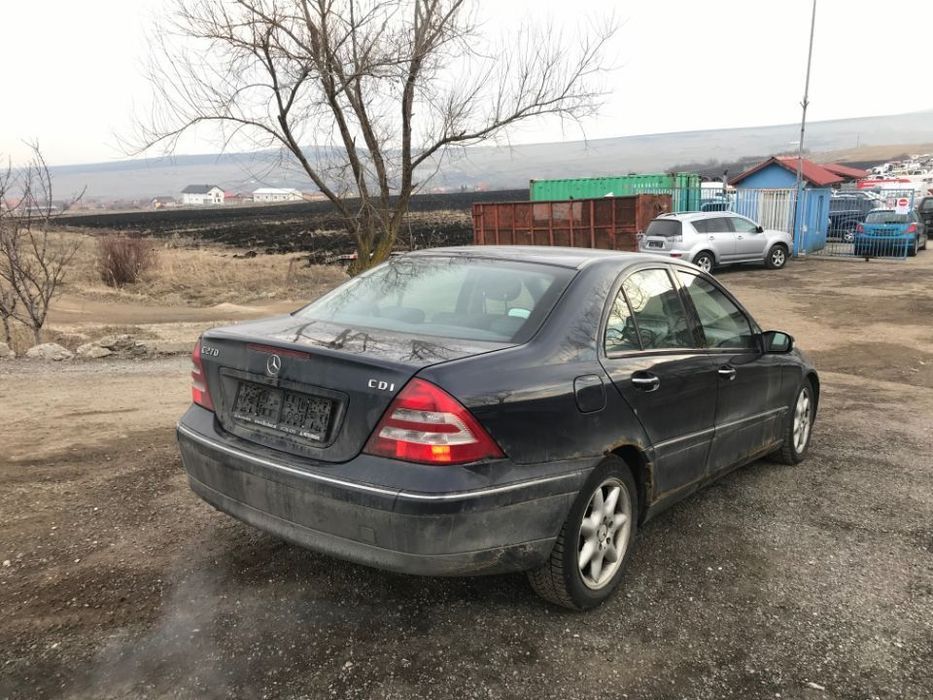 Dezmembrez piese Mercedes C-classe Class 2003