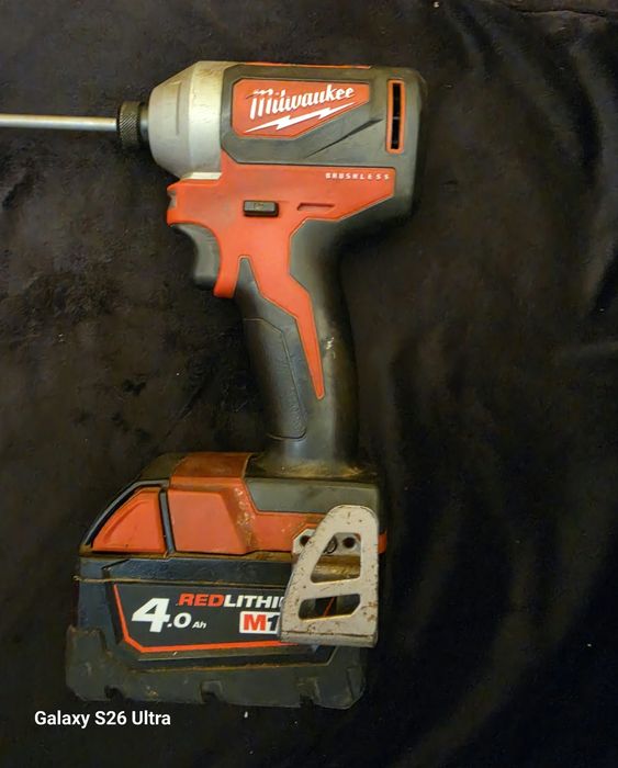 Bormașină+ mașină de insurubat cu impact+ încărcător fast charger (+ cadou 1 laser)