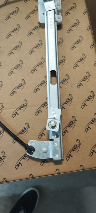 Стъкло повдигач Passat B6 задна дясна врата