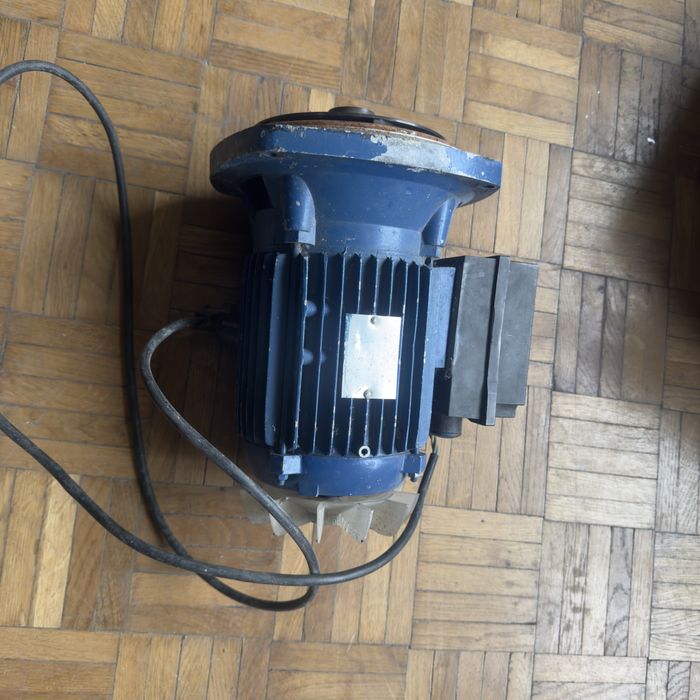 Motor electric monofazic la 220 v