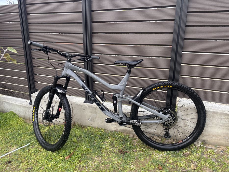Ъпгрейднато ендуро колело Vitus Mythique 27 VR 27,5 XL Nardo Gray