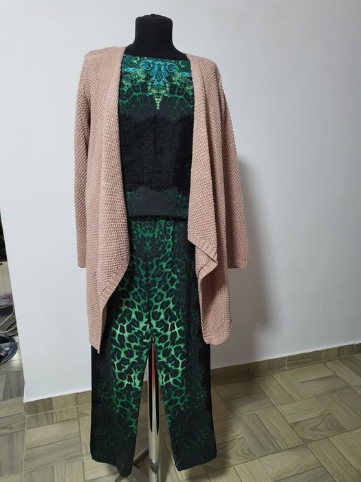 Capa/Cardigan elegant pentru rochii, cămăși, fuste;