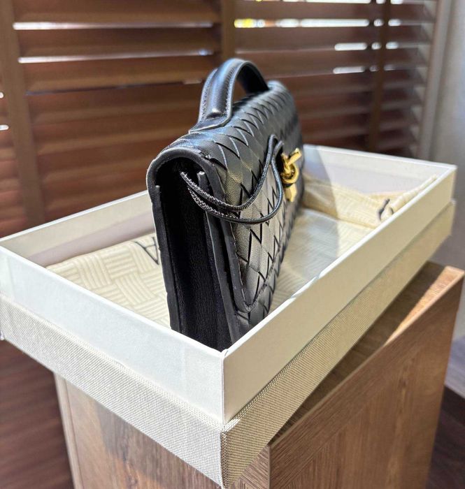 Чанта BottegaVeneta Andiamo Clutch