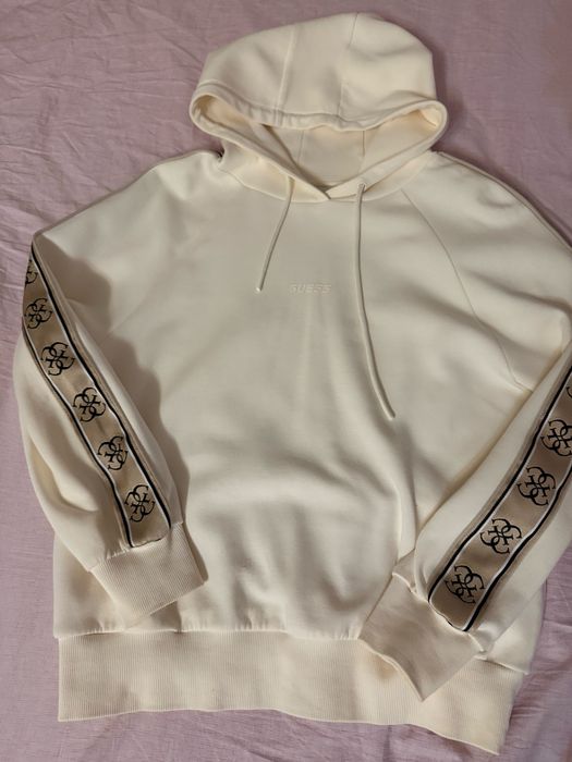 Оригинален GUESS суитчър – като нов с лого ленти