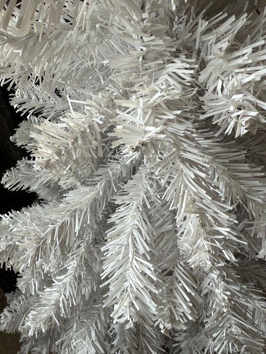 Елка Алматы белая