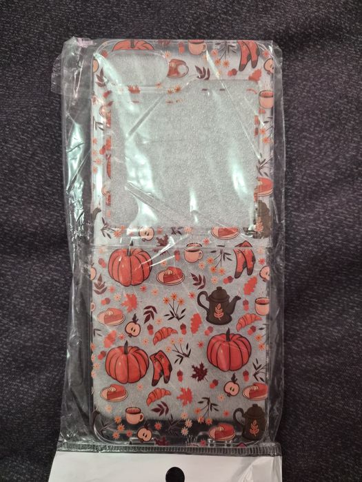 Продаётся чехол на Samsung Galaxy Z Flip 6