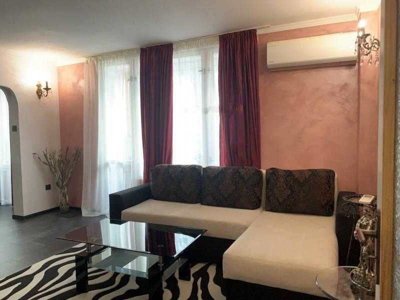 Луксозно обзаведен тристаен апартамент под наем в Лазур!