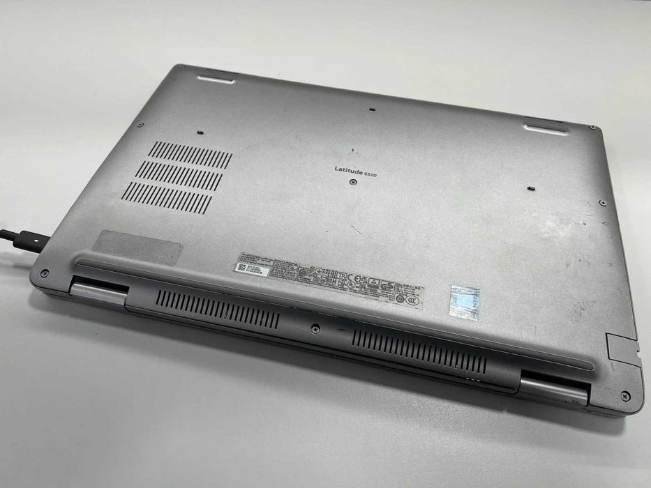 Laptop SH Dell Latitude 5520 incomplet placa de baza i5-1145G7 YNC106