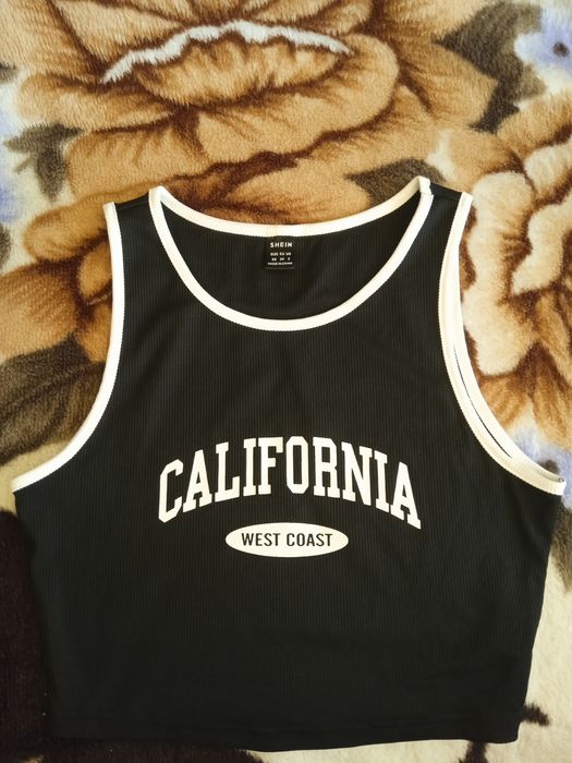 Tricouri fete mărimea S , toate la 60 de lei