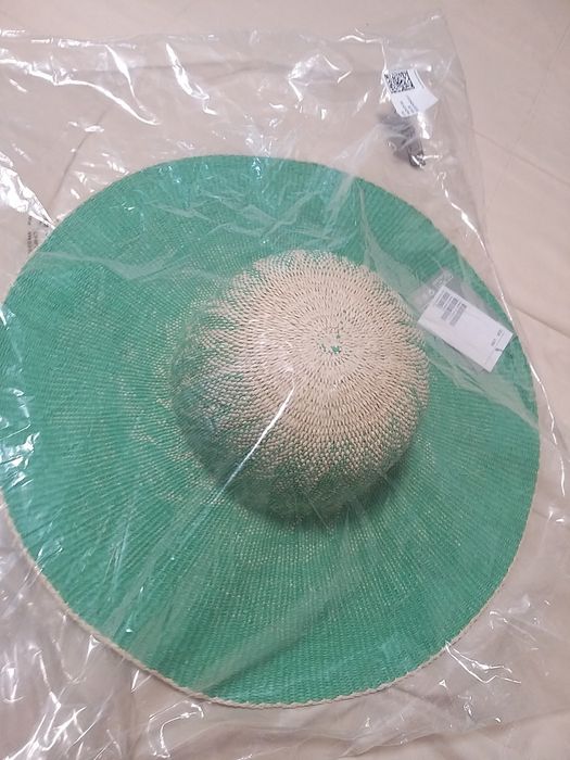 - 50% Нова шапка H&M, с етикет, намалена цена