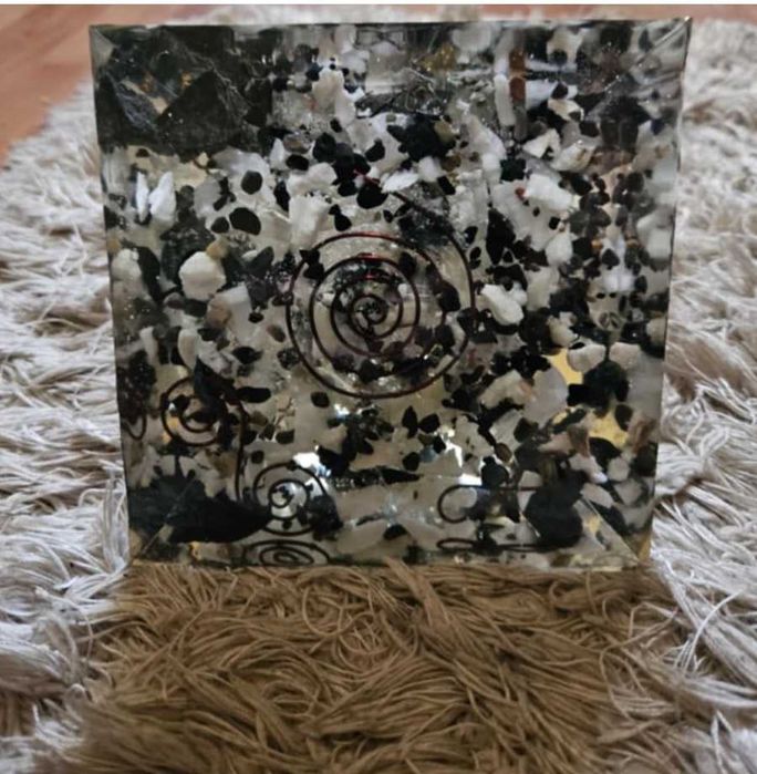 Piramida orgon yng yang 16,5x 16 handmade