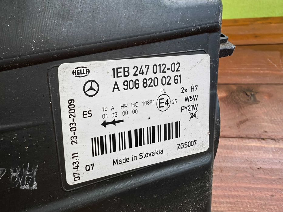 Фар за Mercedes Sprinter / Мерцедес Спринтер