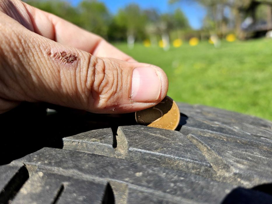 235/65/17 Continental cros contact