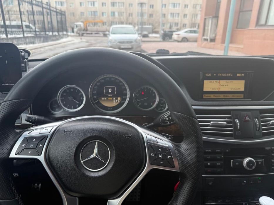 Продам машину мерседес 212