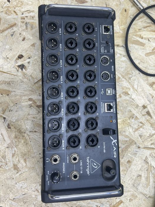 Behringer X AIR XR18