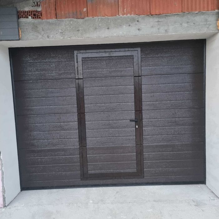 Usi de garaj rezidentiale sau industriale