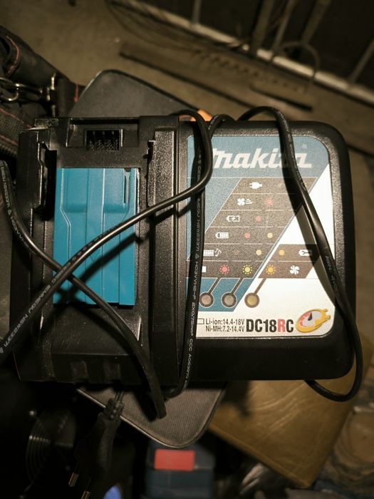 Продам зарядное устройство makita