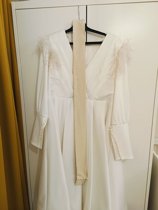 Vând rochita culoare ivory