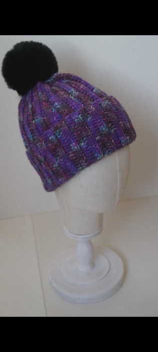 плетена шапка на една кука