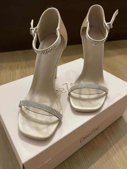 Junona Официална рокля