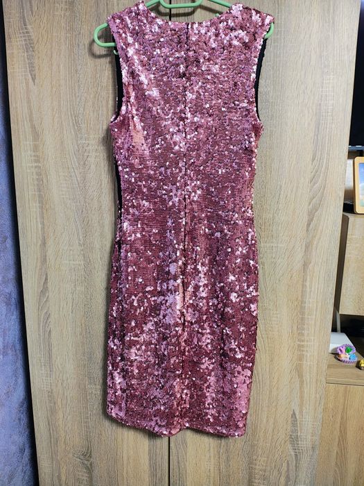 Rochie XS 34, H&M cu paiete pentru ocazii speciale