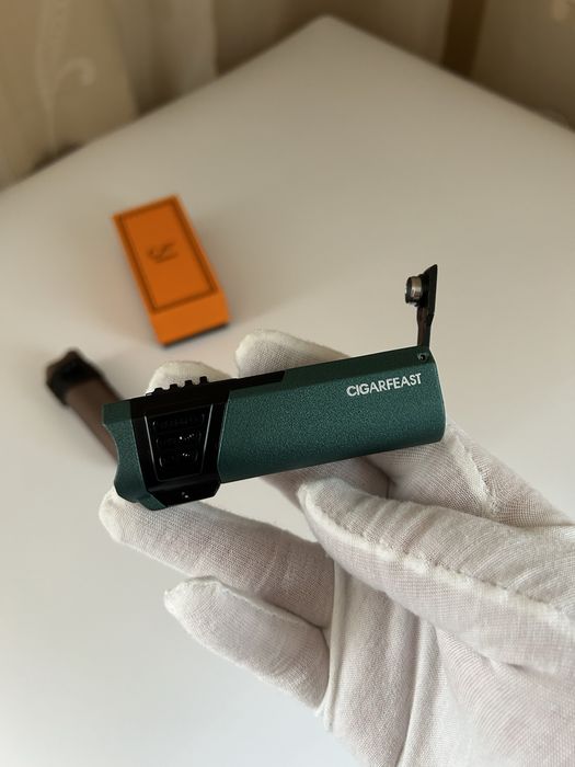 Запалка за пури с 4 турбо пламъка и пънч - 2 цвята