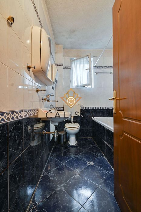 Дава се под наем Етаж от къща в София, Модерно предградие - 300 кв.м за 699 € - Снимка #8