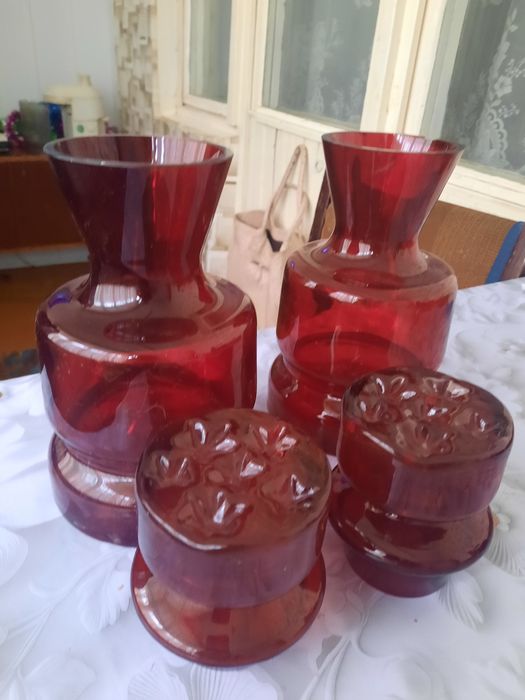 Графин красный. Один