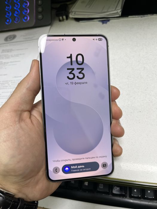 Продам Samsung S25 в хорошем состоянии