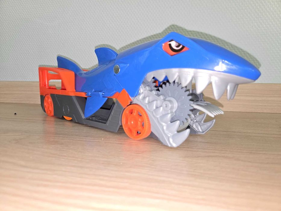 Hot Wheels monster trucks / акула / Прави свързващи елементи за писта