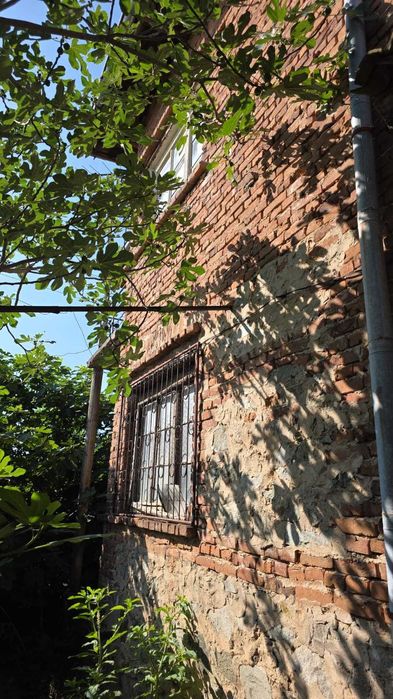 Къща с двор в с. Априлци