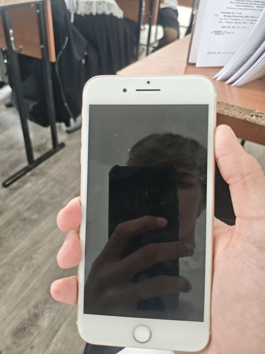 продам iPhone 7+