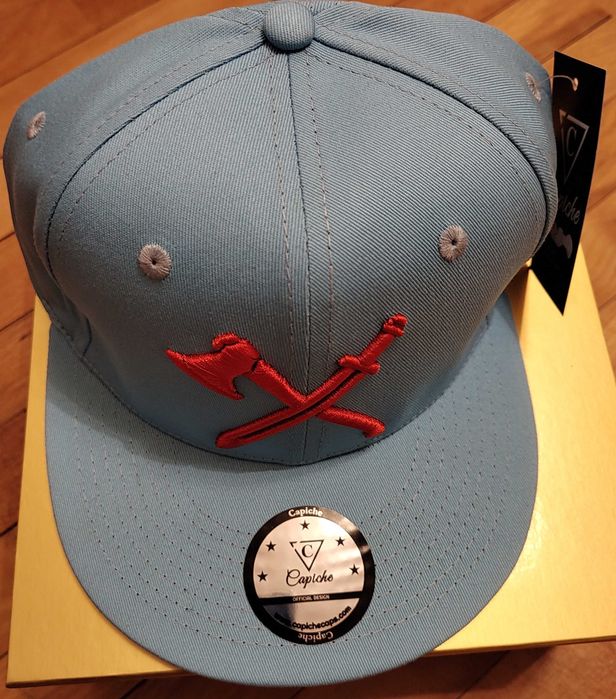 Чисто нова шапка с козирка Capiche