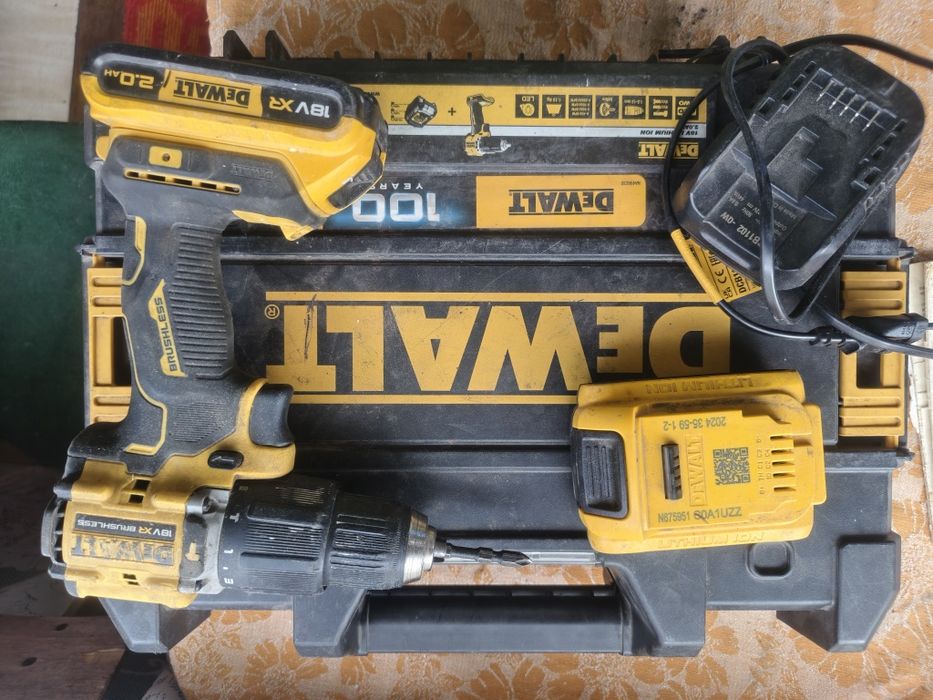 DeWALT дрель-шуруповерт
