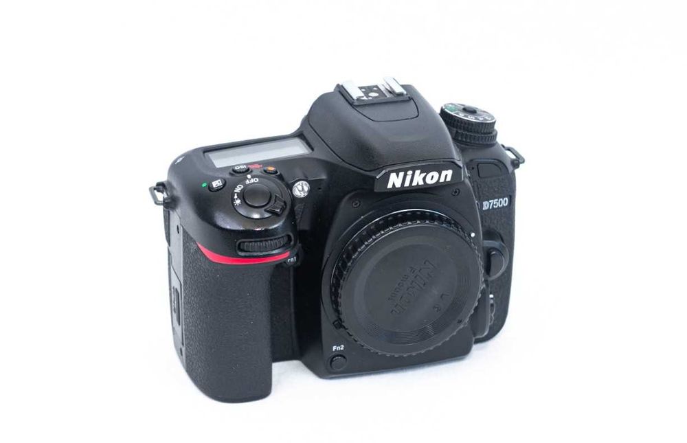 Nikon D7500 - BODY - Aparat foto DSLR - 112.000 de cadre